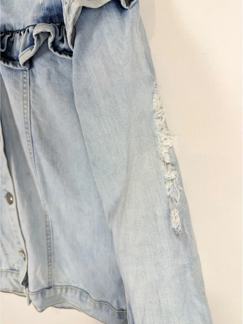 Iorane Size 40/ Medium Light Wash Ruffle Denim Jacket Bell Sleeve Jean Jacket
